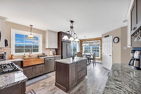 Serene 7br Haven By The Lake 7 Bedroom Home