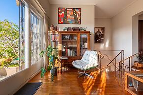 Chic 2BR Bright Penthouse With Open Wood Staircase