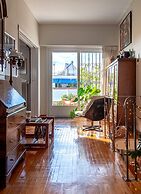 Chic 2BR Bright Penthouse With Open Wood Staircase