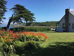 Superb sea View / Private Beach Access