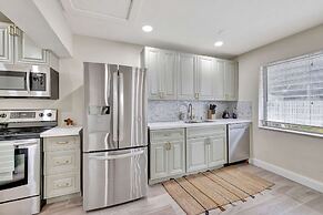 Pompano Beach Bungalow for 5!