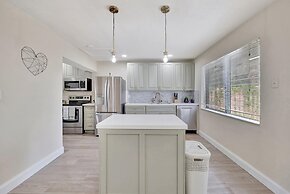 Pompano Beach Bungalow for 5!