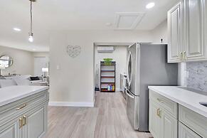 Pompano Beach Bungalow for 5!