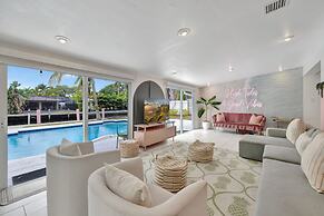 Poolside Paradise Dock & Pool!