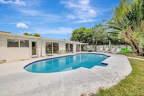 Poolside Paradise Dock & Pool!