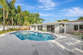 Poolside Paradise Dock & Pool!