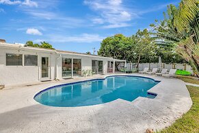 Poolside Paradise Dock & Pool!