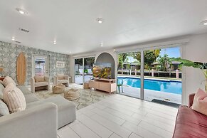 Poolside Paradise Dock & Pool!