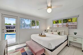 Poolside Paradise Dock & Pool!