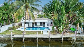 Poolside Paradise Dock & Pool!