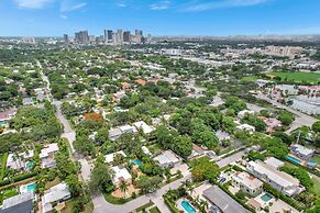 Sunshine Getaway Sleeps 4!