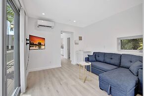 Sunshine Getaway Sleeps 4!