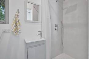 Sunshine Getaway Sleeps 4!