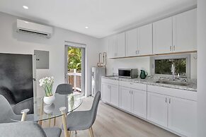 Sunshine Getaway Sleeps 4!