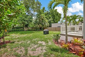 Sunshine Getaway Sleeps 4!