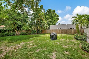 Sunshine Getaway Sleeps 4!