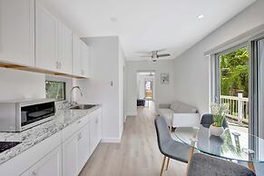 Sunshine Getaway Sleeps 4!