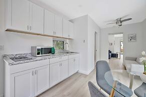 Sunshine Getaway Sleeps 4!