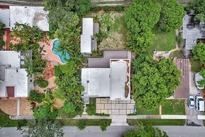 Sunshine Getaway Sleeps 4!