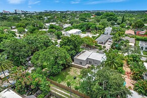 Sunshine House 3 BDR for 8!