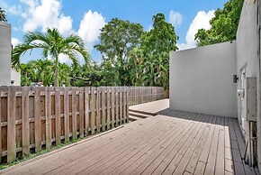 Sunshine House 3 BDR for 8!