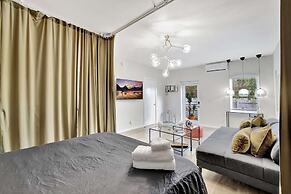 Sunshine Retreat Studio for 2!