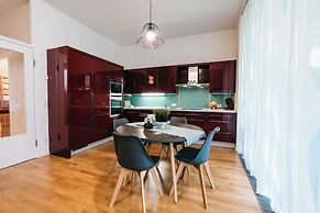 YoHome - Luxury Downtown Apartment