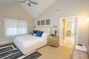 6 BR Heated Pool Open Beginning of April