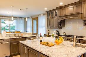 6 BR Heated Pool Open Beginning of April