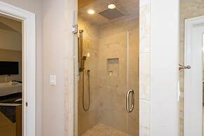 6 BR Heated Pool Open Beginning of April