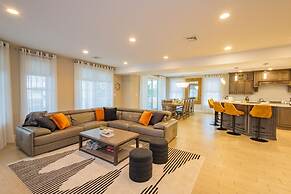 6 BR Heated Pool Open Beginning of April