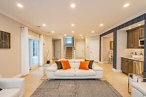 6 BR Heated Pool Open Beginning of April