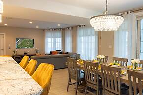 6 BR Heated Pool Open Beginning of April