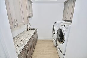 6 BR Heated Pool Open Beginning of April