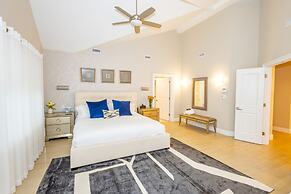 6 BR Heated Pool Open Beginning of April