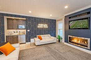 6 BR Heated Pool Open Beginning of April