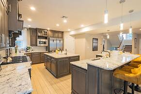 6 BR Heated Pool Open Beginning of April