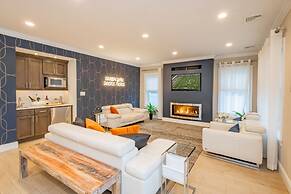 6 BR Heated Pool Open Beginning of April