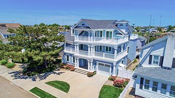 6 BR Heated Pool Open Beginning of April