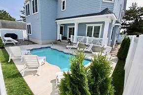 6 BR Heated Pool Open Beginning of April