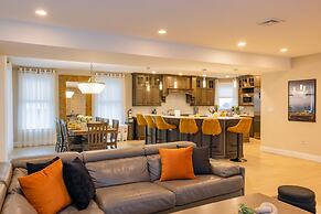 6 BR Heated Pool Open Beginning of April