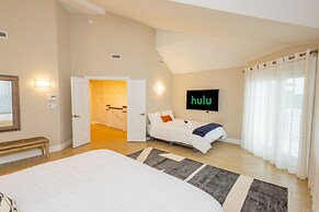 6 BR Heated Pool Open Beginning of April