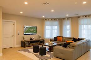 6 BR Heated Pool Open Beginning of April