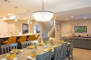 6 BR Heated Pool Open Beginning of April