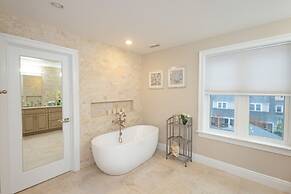 6 BR Heated Pool Open Beginning of April