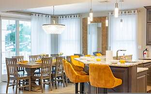 6 BR Heated Pool Open Beginning of April