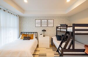 6 BR Heated Pool Open Beginning of April