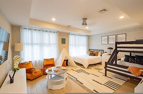 6 BR Heated Pool Open Beginning of April