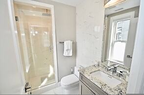 6 BR Heated Pool Open Beginning of April