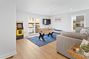 6 BR Pool Hot Tub Open Beginning of April